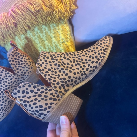 NINE WEST Leopard cut out booties sz 8.5 - Picture 2 of 6